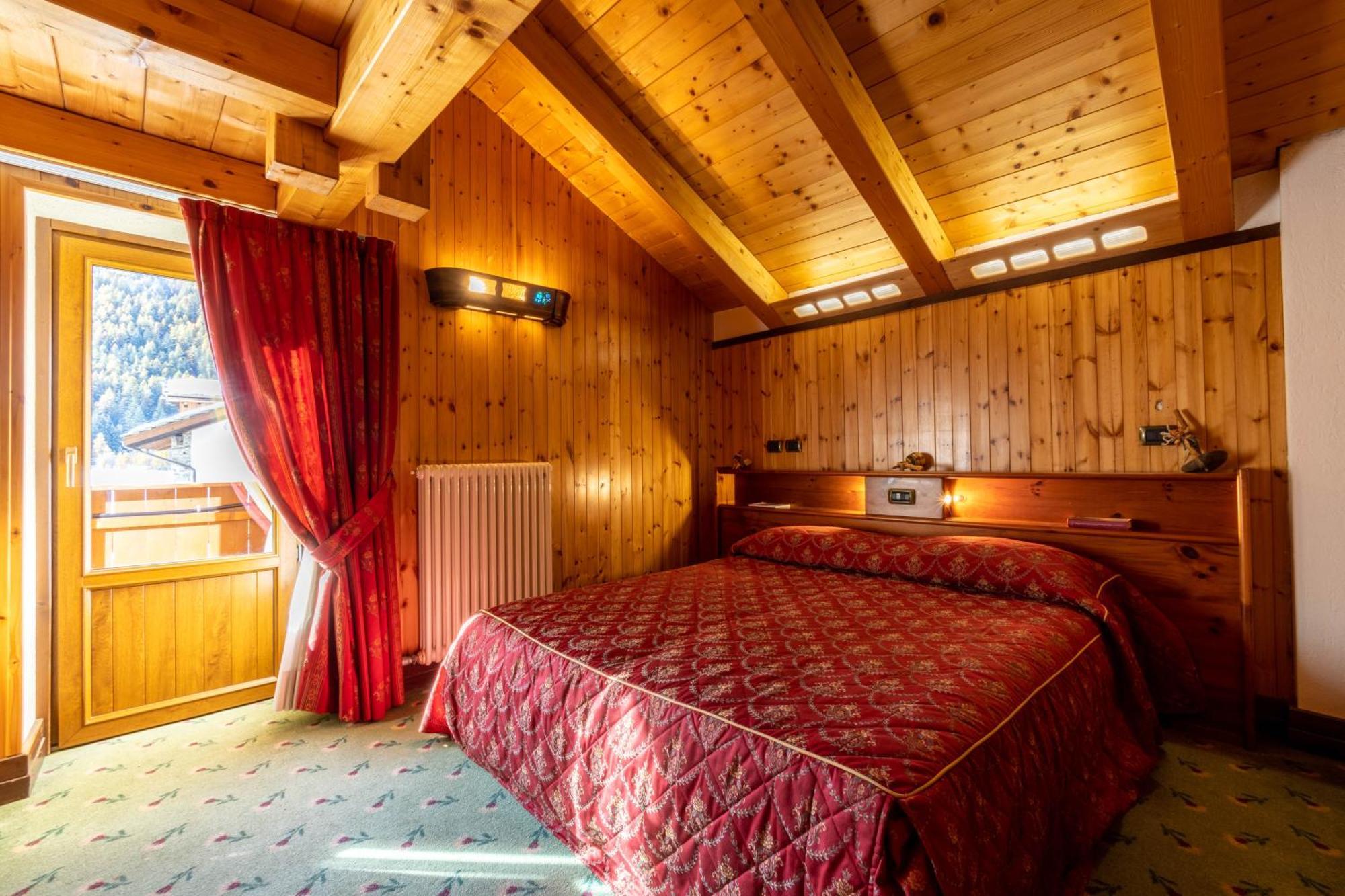Hotel Bouton D'Or Cogne Buitenkant foto