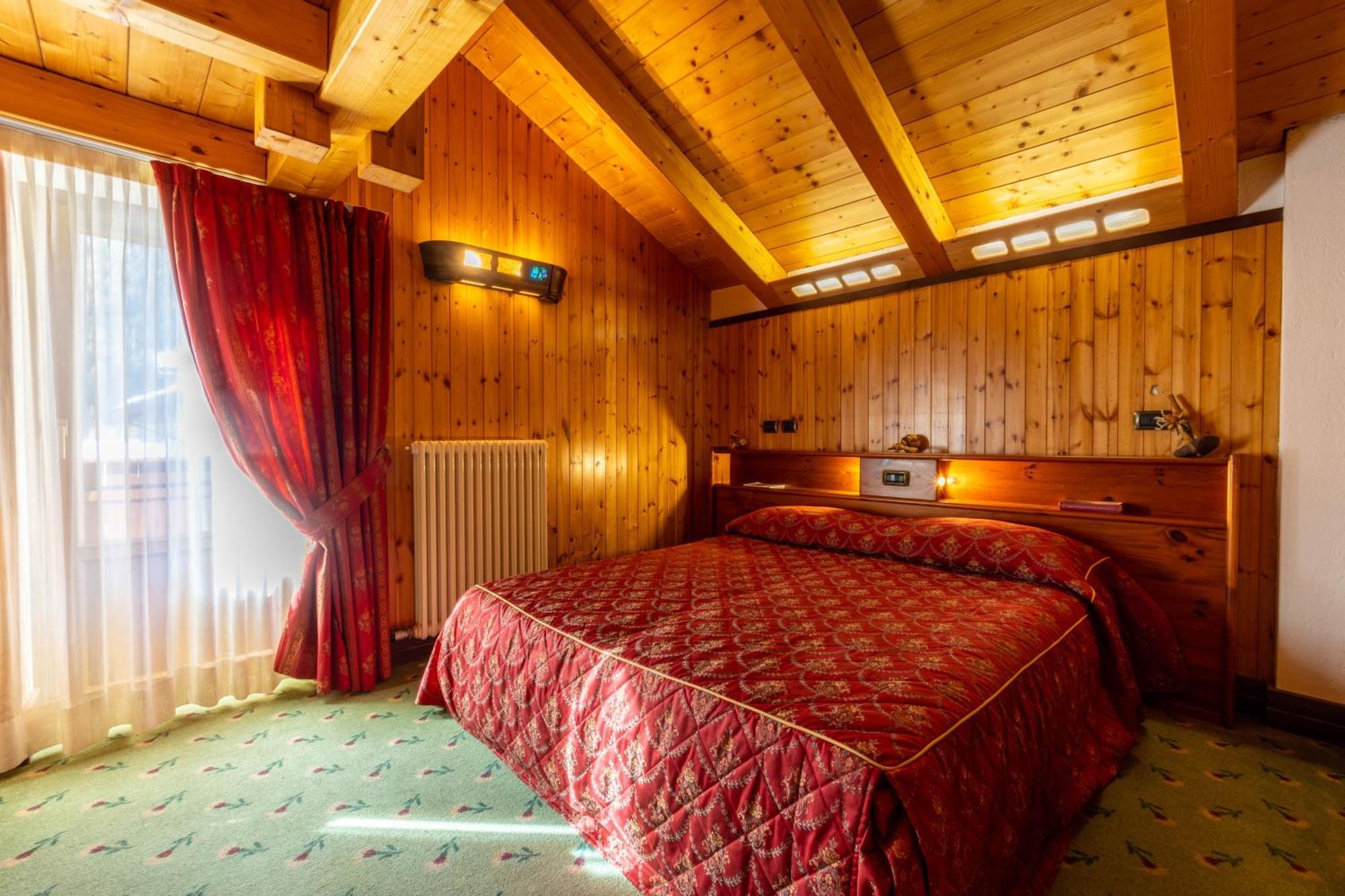 Hotel Bouton D'Or Cogne Buitenkant foto