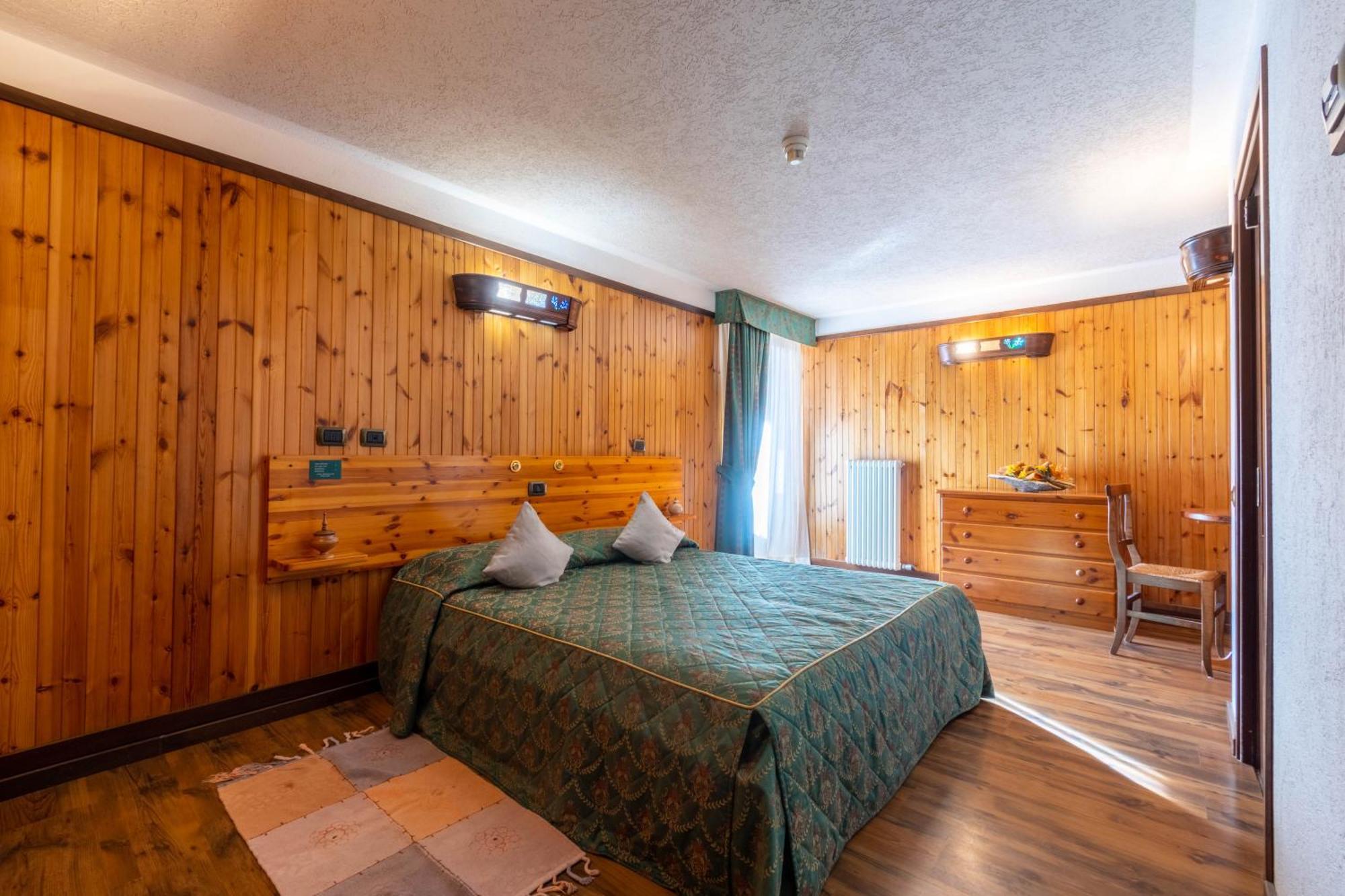 Hotel Bouton D'Or Cogne Buitenkant foto