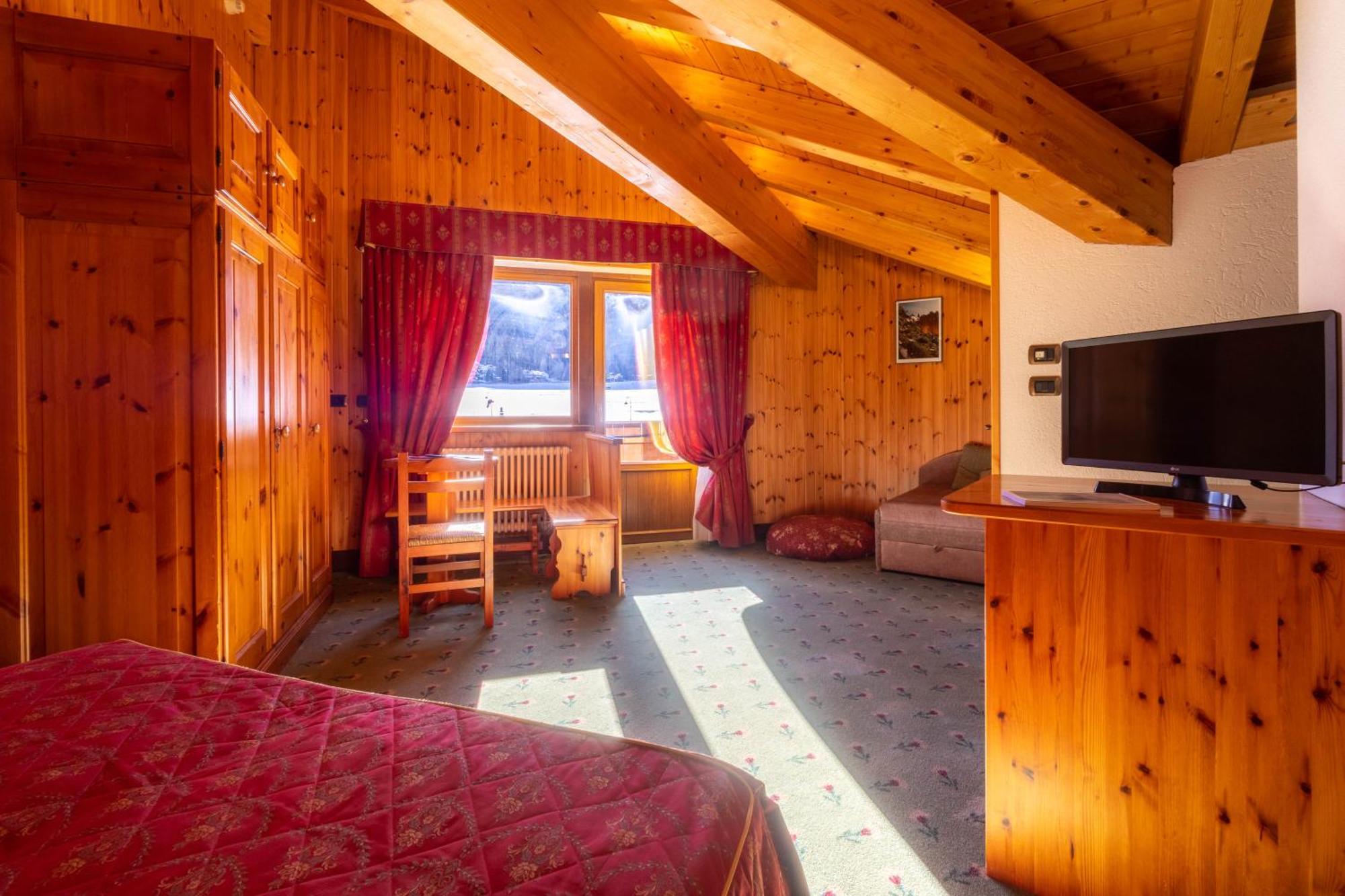 Hotel Bouton D'Or Cogne Buitenkant foto