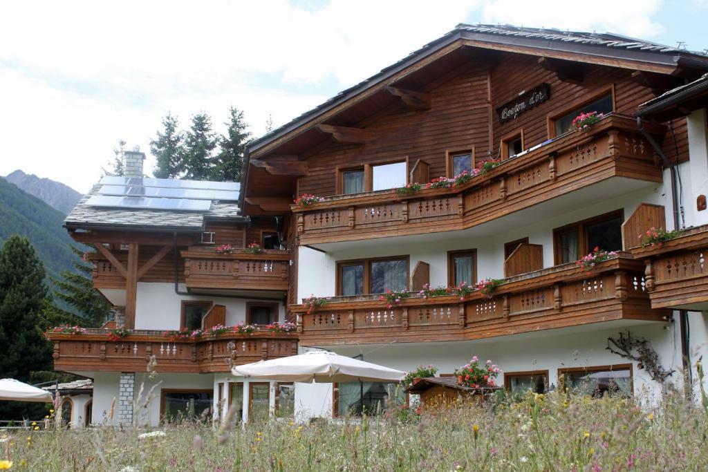 Hotel Bouton D'Or Cogne Buitenkant foto
