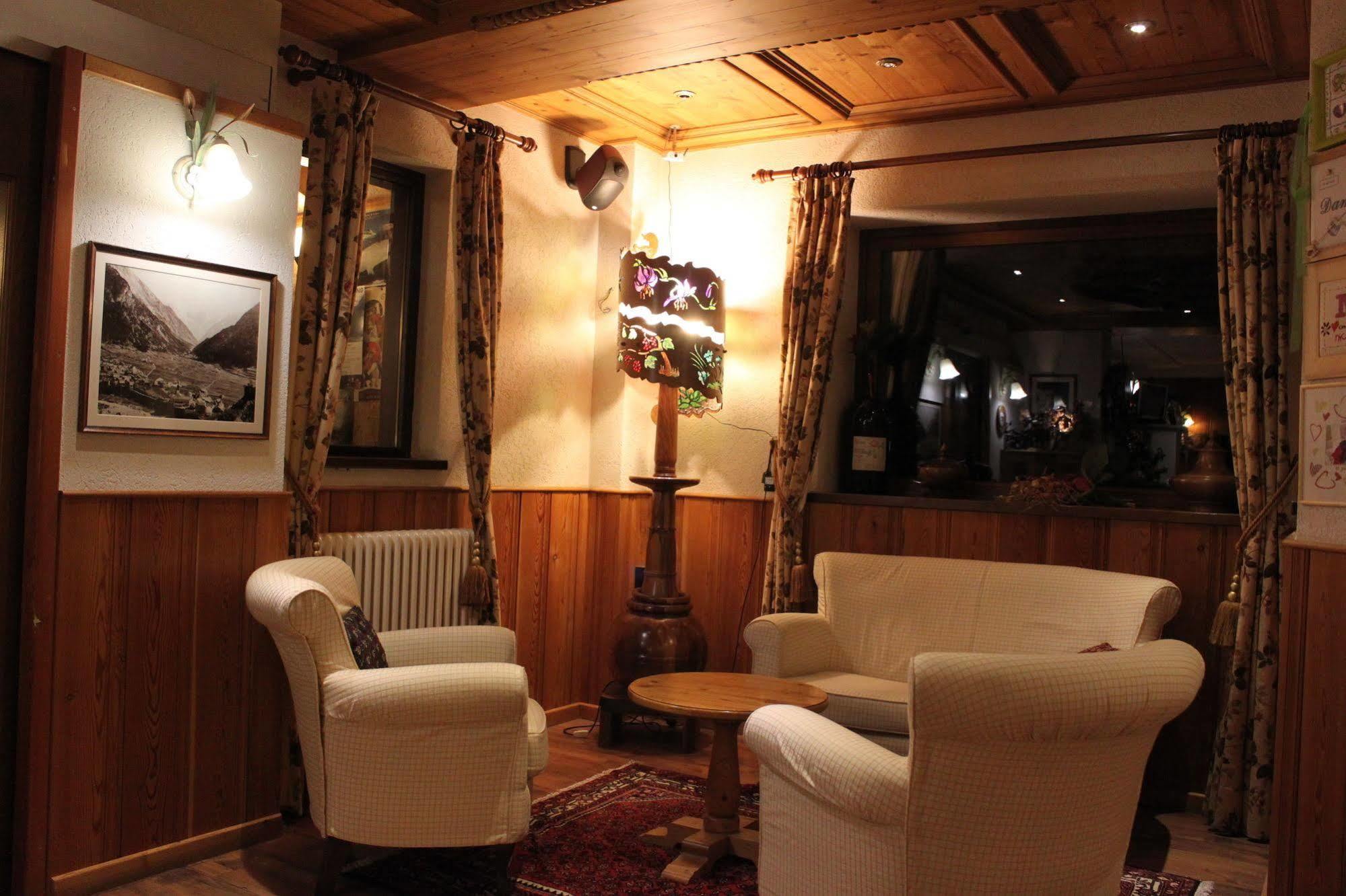Hotel Bouton D'Or Cogne Buitenkant foto